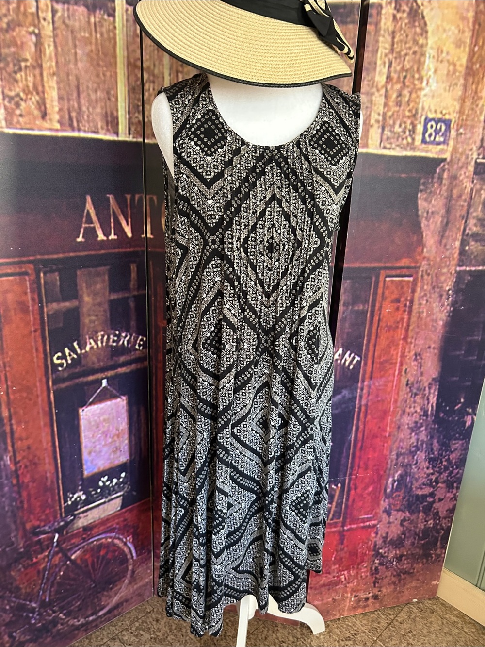 croft & barrow Black and Cream Sleeveless Midi Dress
